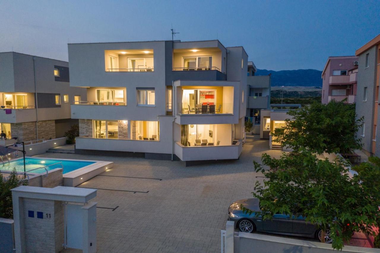 Apartments & Rooms Danivan Pool Villas B Novalja Eksteriør billede