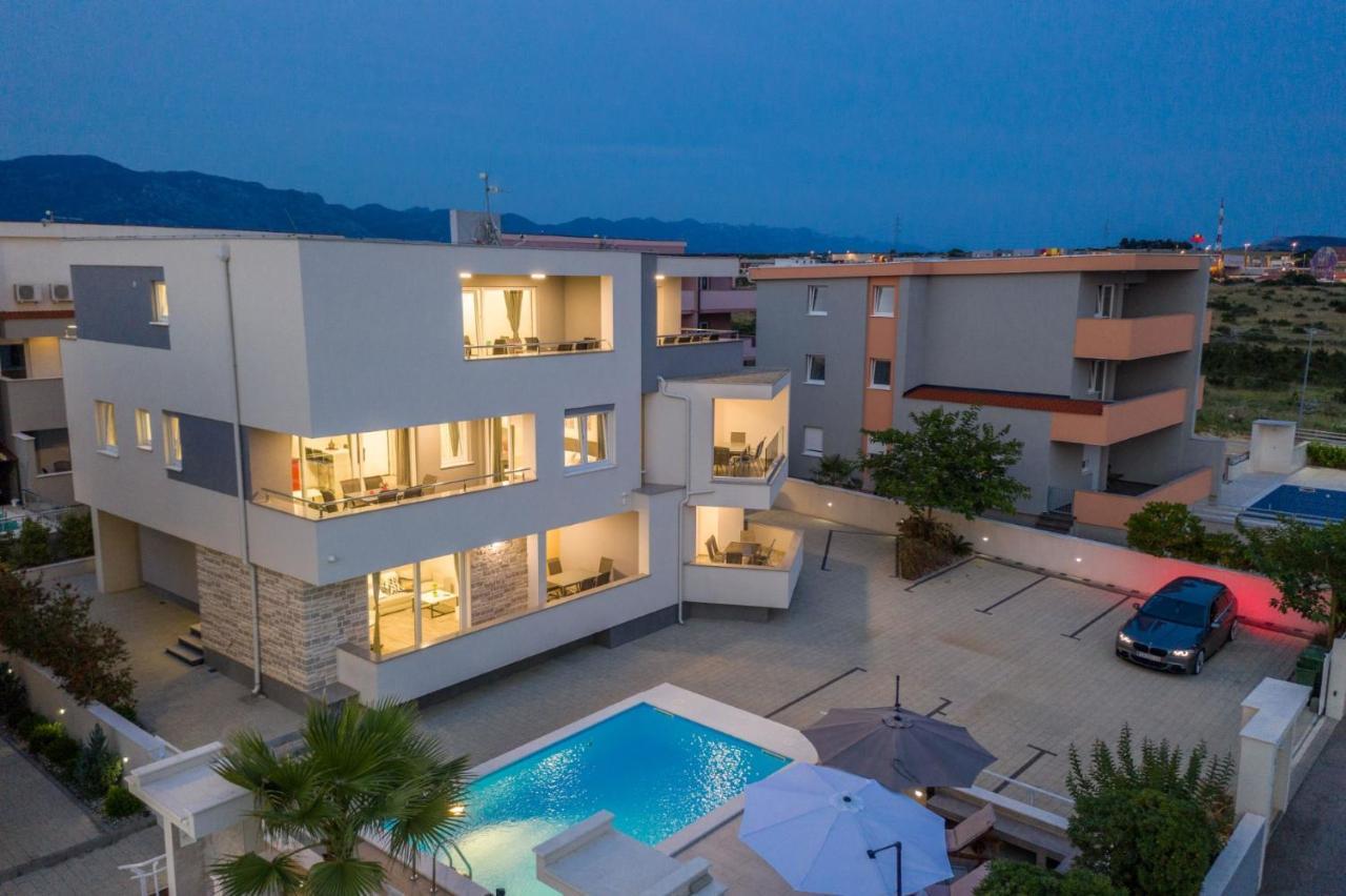 Apartments & Rooms Danivan Pool Villas B Novalja Eksteriør billede