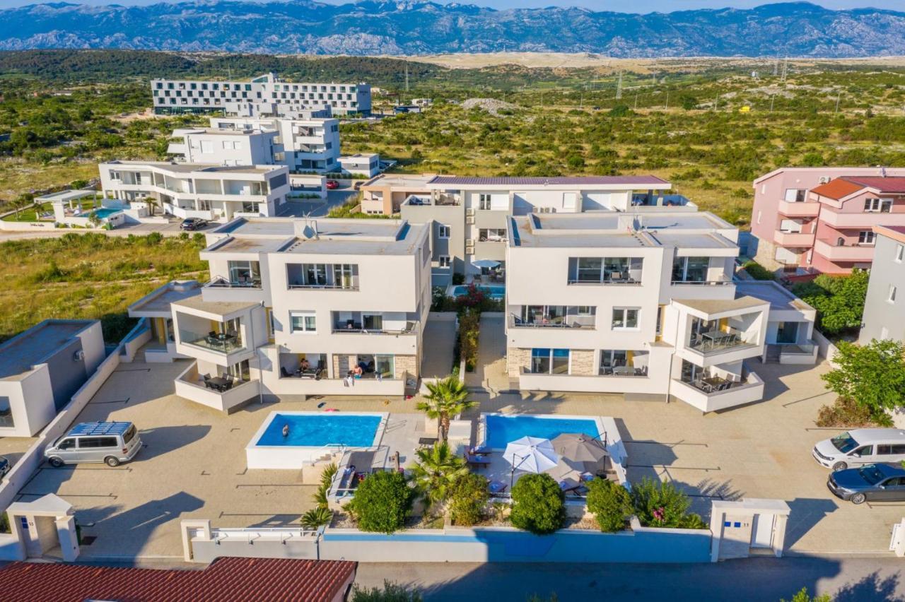 Apartments & Rooms Danivan Pool Villas B Novalja Eksteriør billede